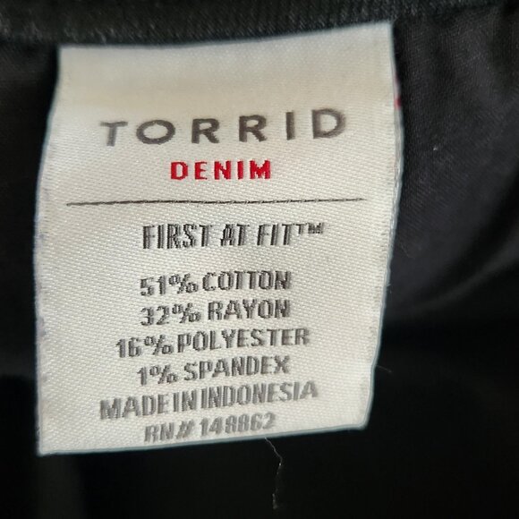 Torrid black denim shorts, sz 24 - Picture 4 of 4